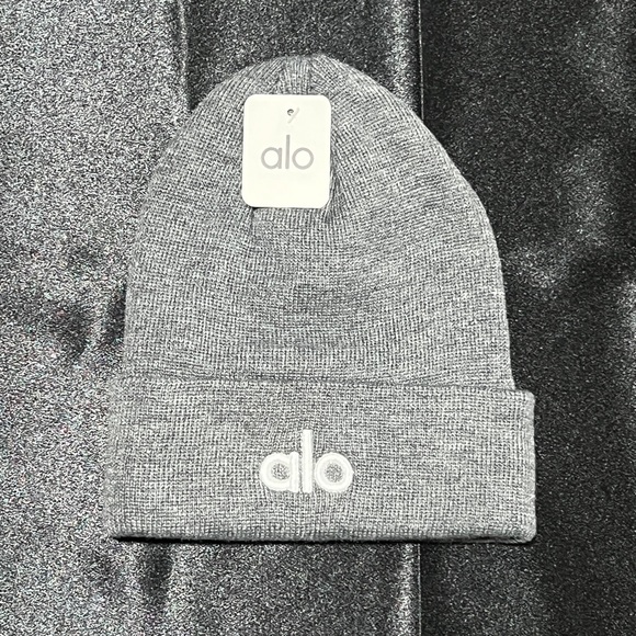 ALO Yoga Accessories - ALO Yoga Heather Gray Knit Hat